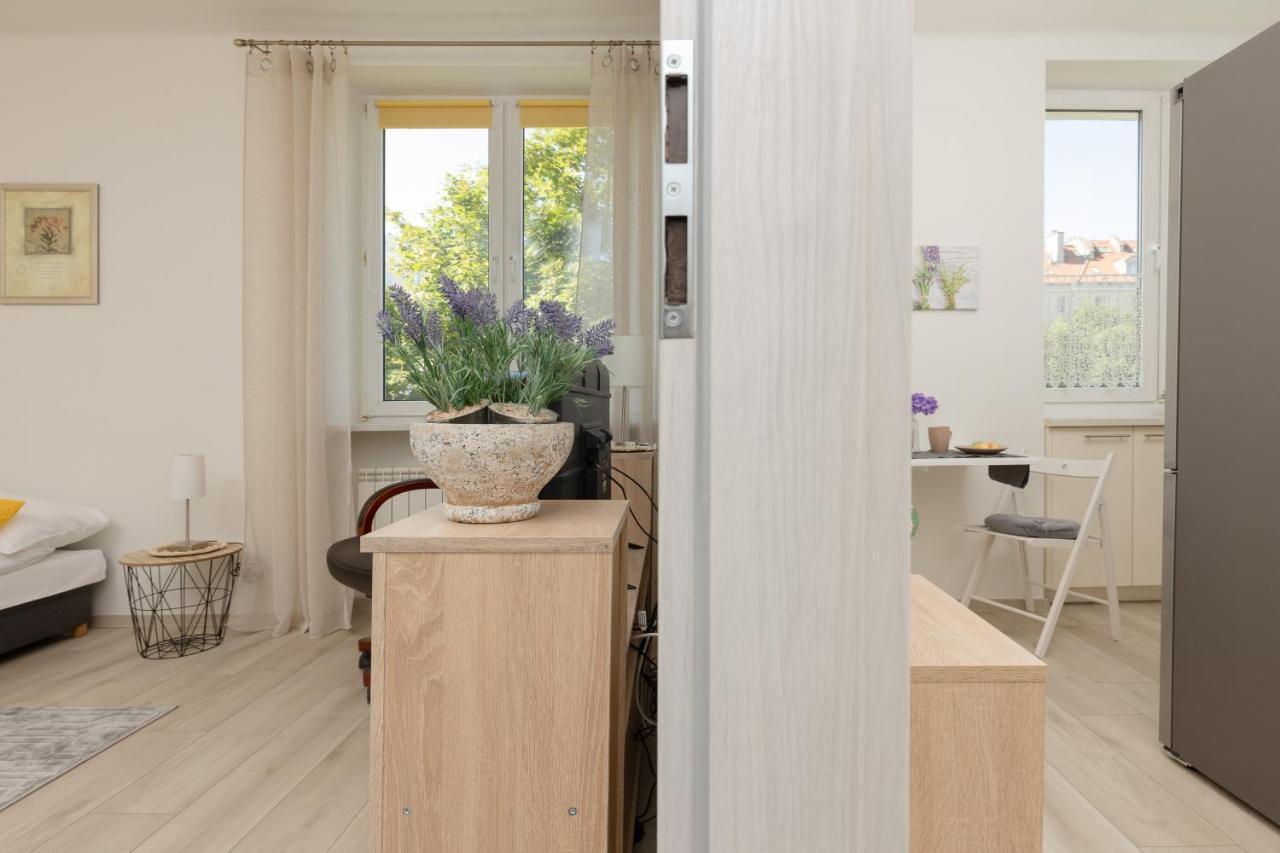 Raclawicka Cozy Studio Apartment By Noclegi Renters Warsaw Exterior photo